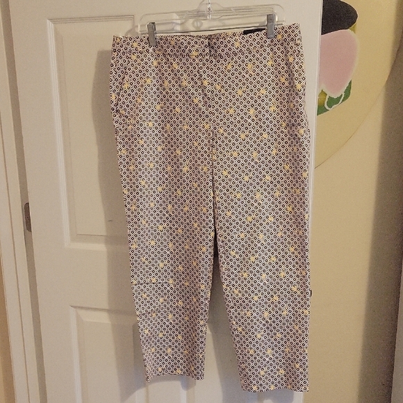 Izod Pants - IZOD stretch brown, white Geo Print Crop Pants yellow accent front pockets NWT